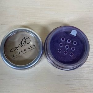 Mineral Eyez mineral eyeshadow in Yaya purple